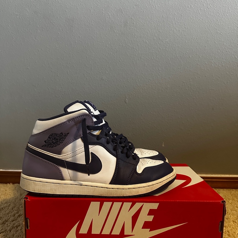 Nike Jordan 1 Men's purple and White High-Top Sneakers